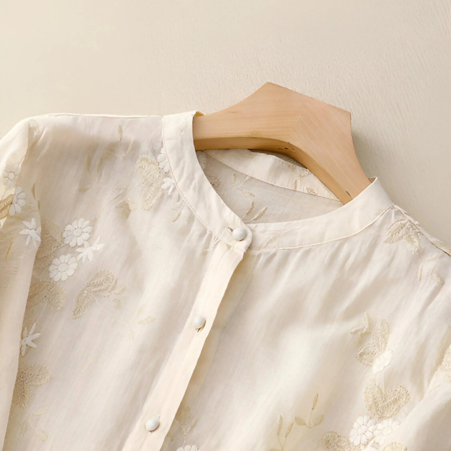 EMILY | COTTON TOP WITH EMBROIDERED FLOWERS Olyndra London